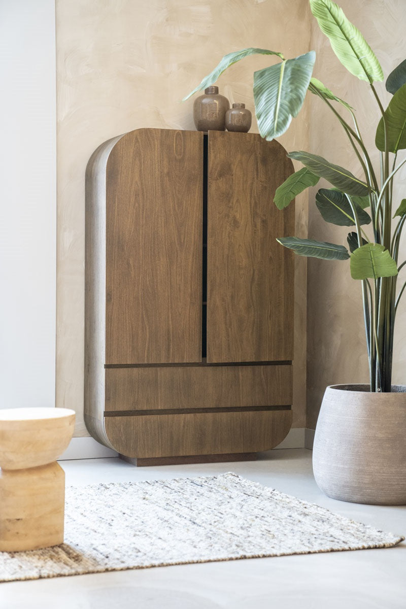 Kabinet King bruin – kast van Eleonora in een interieur