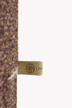 Poef Bangalore Earth Taupe Reverse S/2 van Initials by Haans – detailbeeld 3