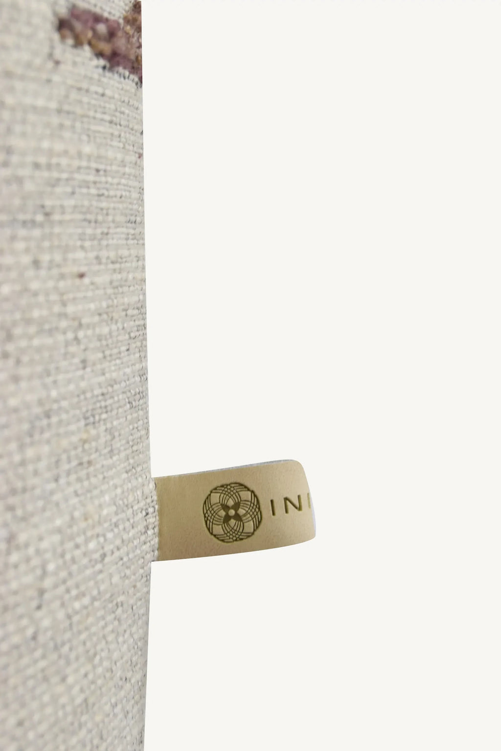 Poef Bangalore Earth Taupe Reverse S/2 van Initials by Haans – detailbeeld 5