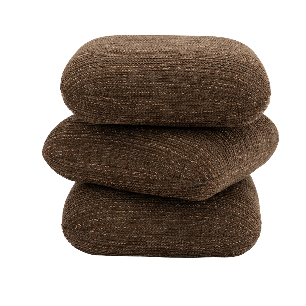 Poef Pillowscape Pluto donkerbruin van BY BOO met drie gestapelde kussenlagen