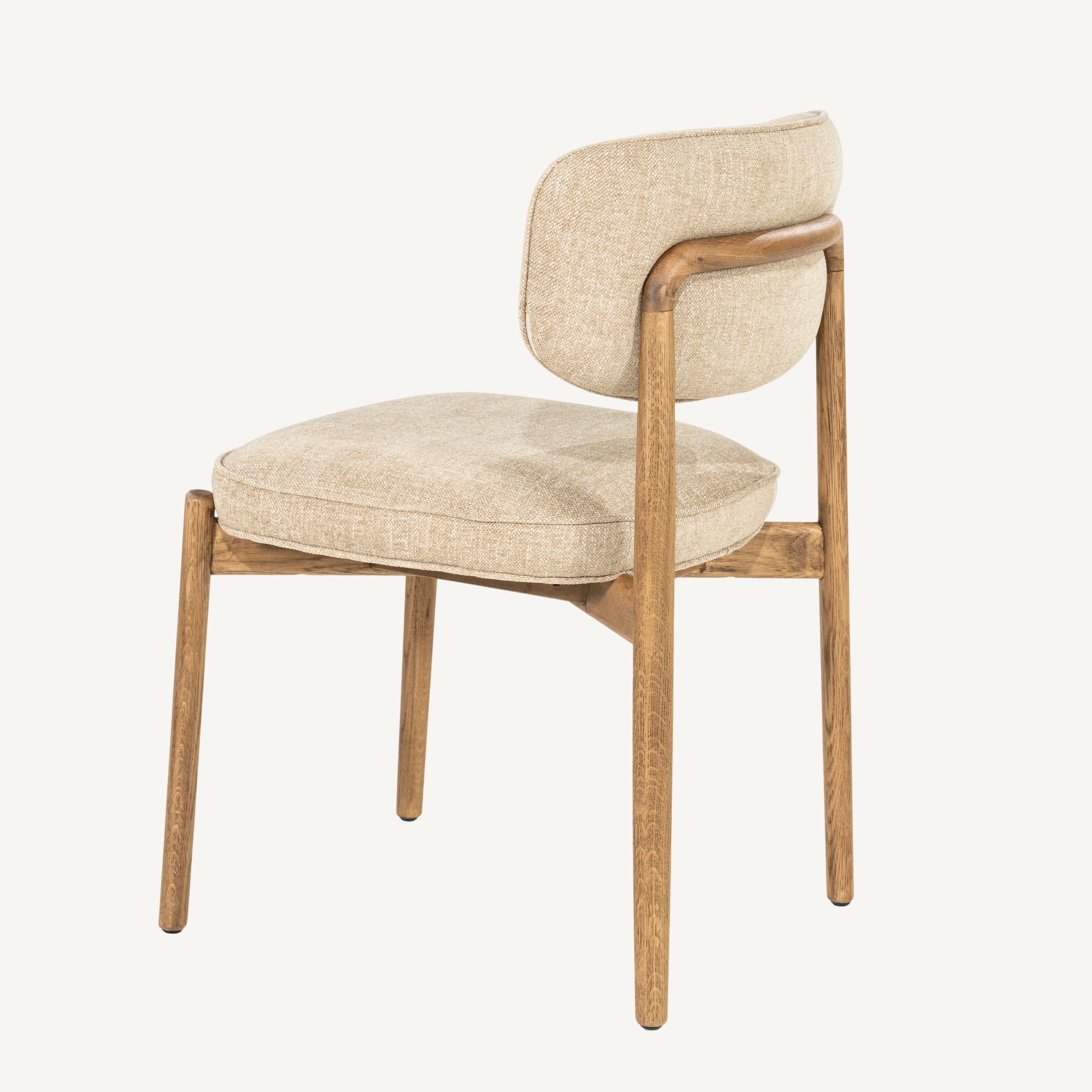 Stoel Rune bruin taupe Serene – detail van de afwerking van de eetkamerstoel