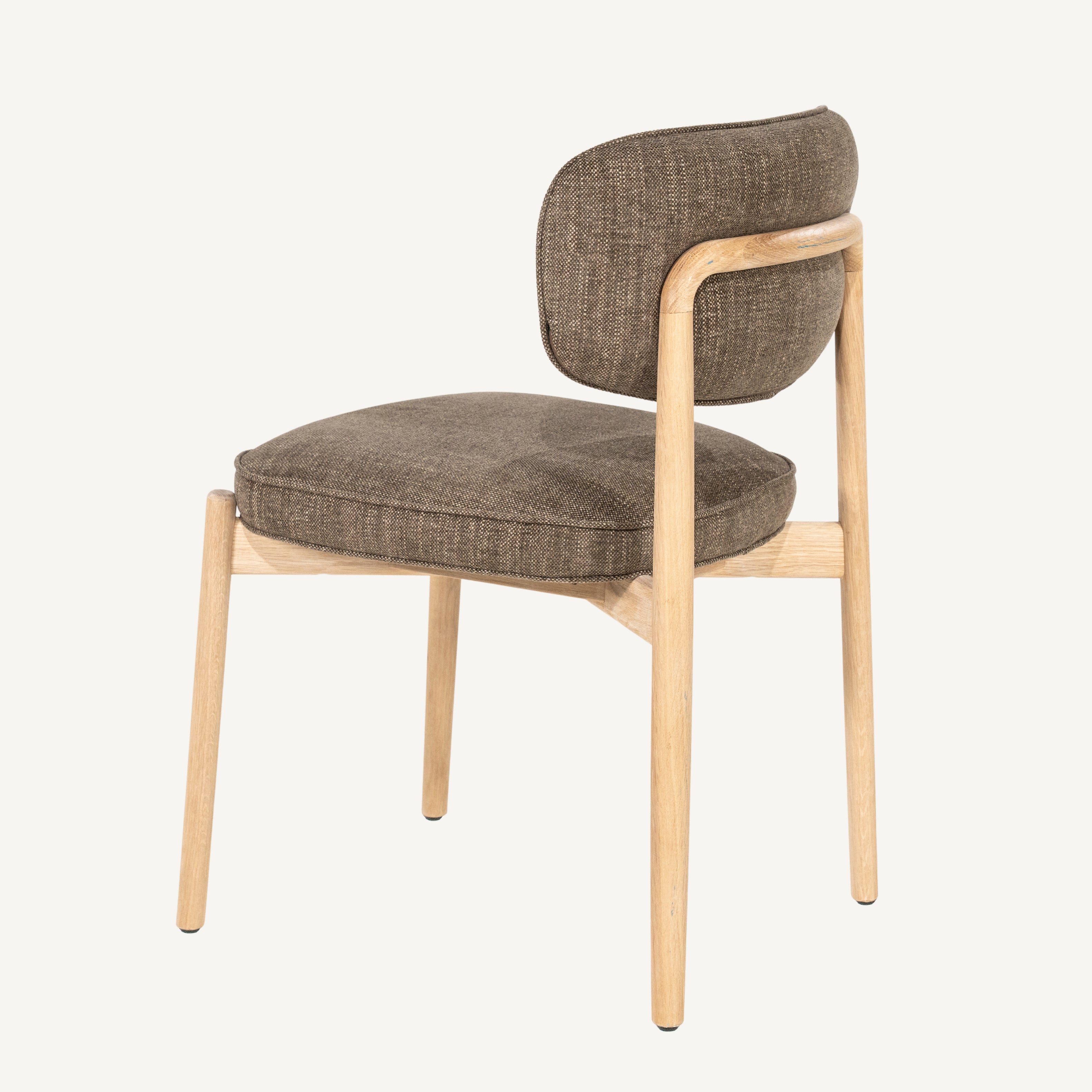 Stoel Rune naturel bruin Serene – detail van de afwerking van de eetkamerstoel