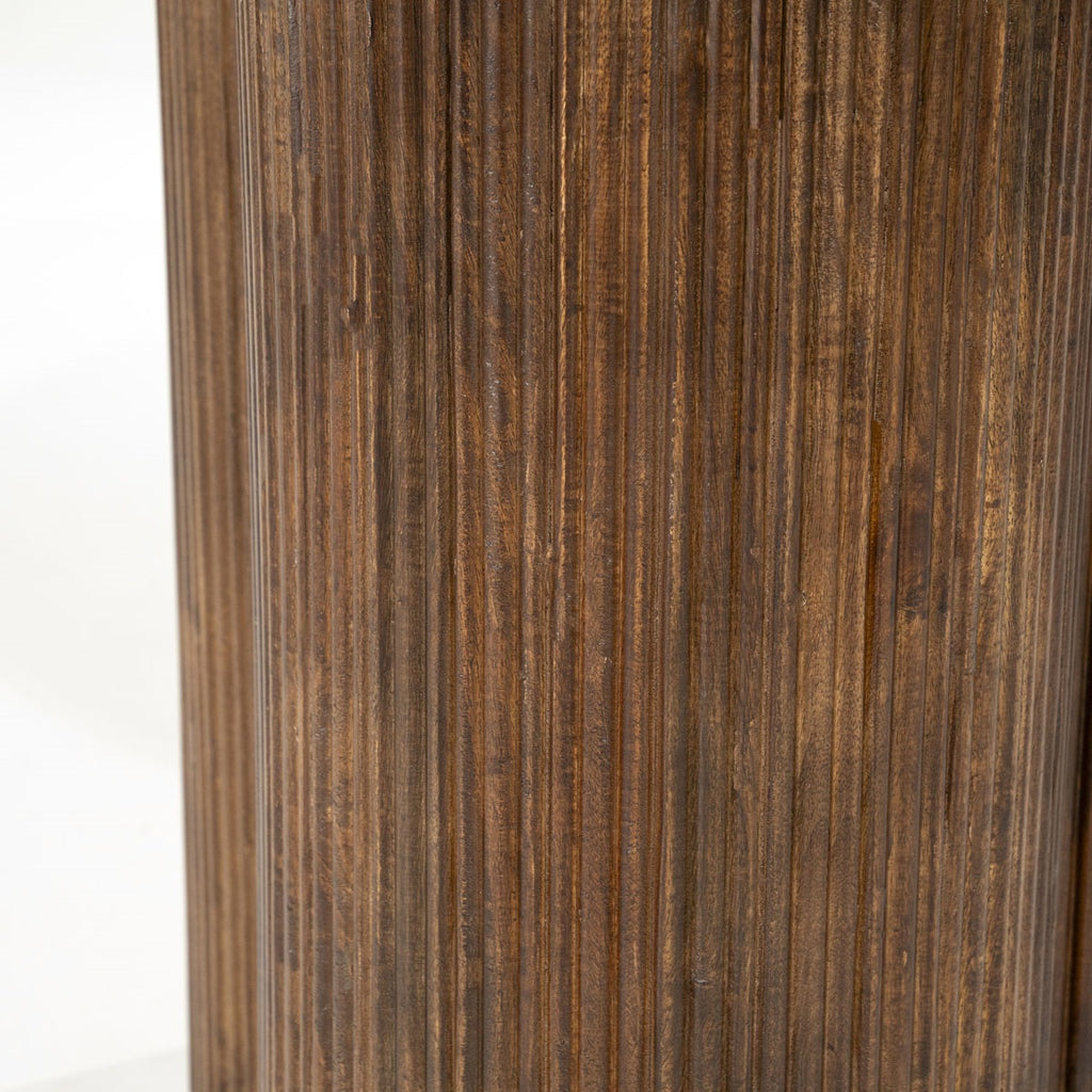 Eettafel Xanni bruin – schuin vooraanzicht