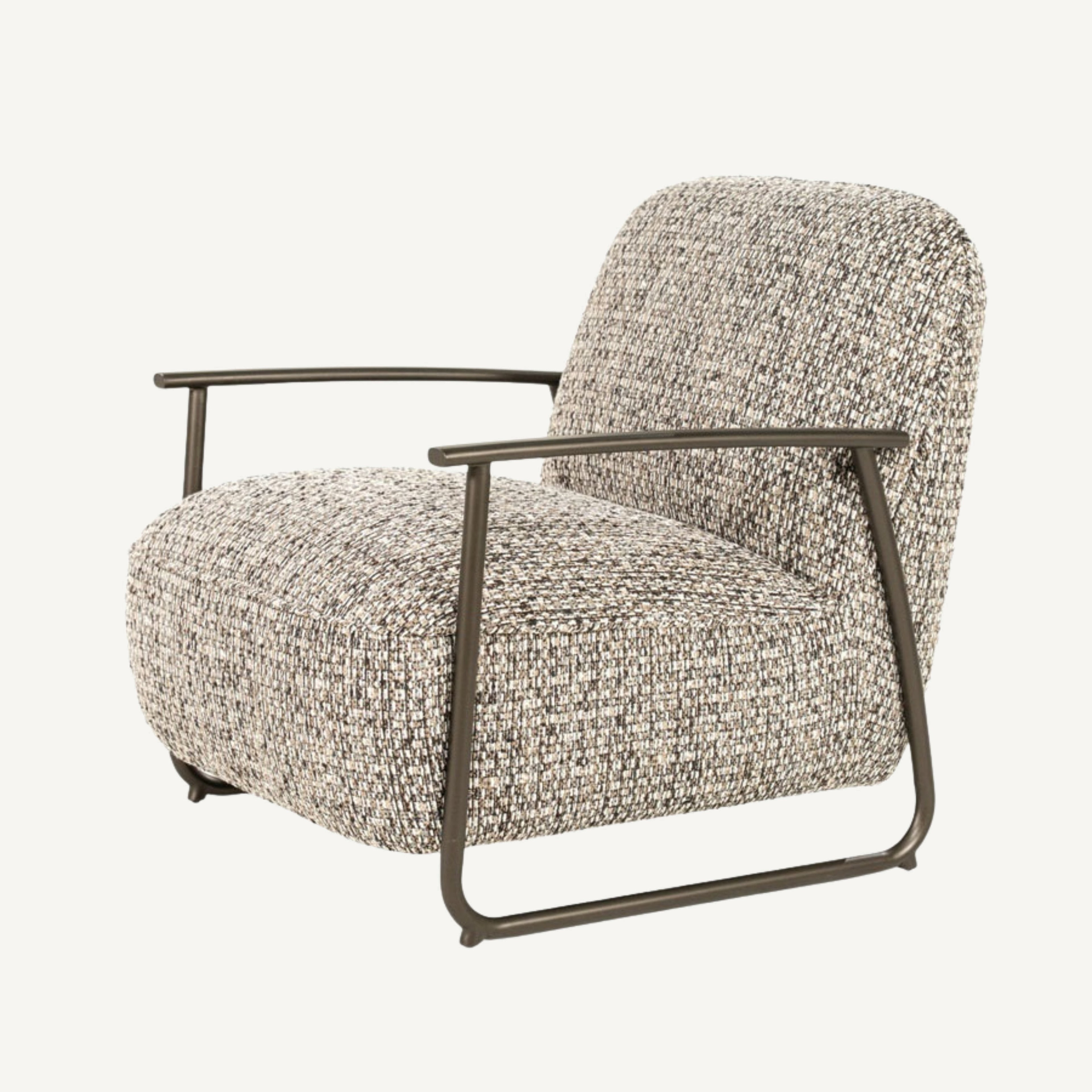 Fauteuil Norel taupe Vive – schuin vooraanzicht van de fauteuil