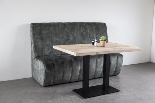 Bank Maria van SEVN — opgesteld in een interieur