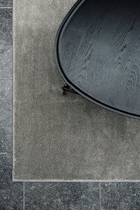 Vloerkleed Beach van Passe Partout, hoekdetail met afgebiesde rand