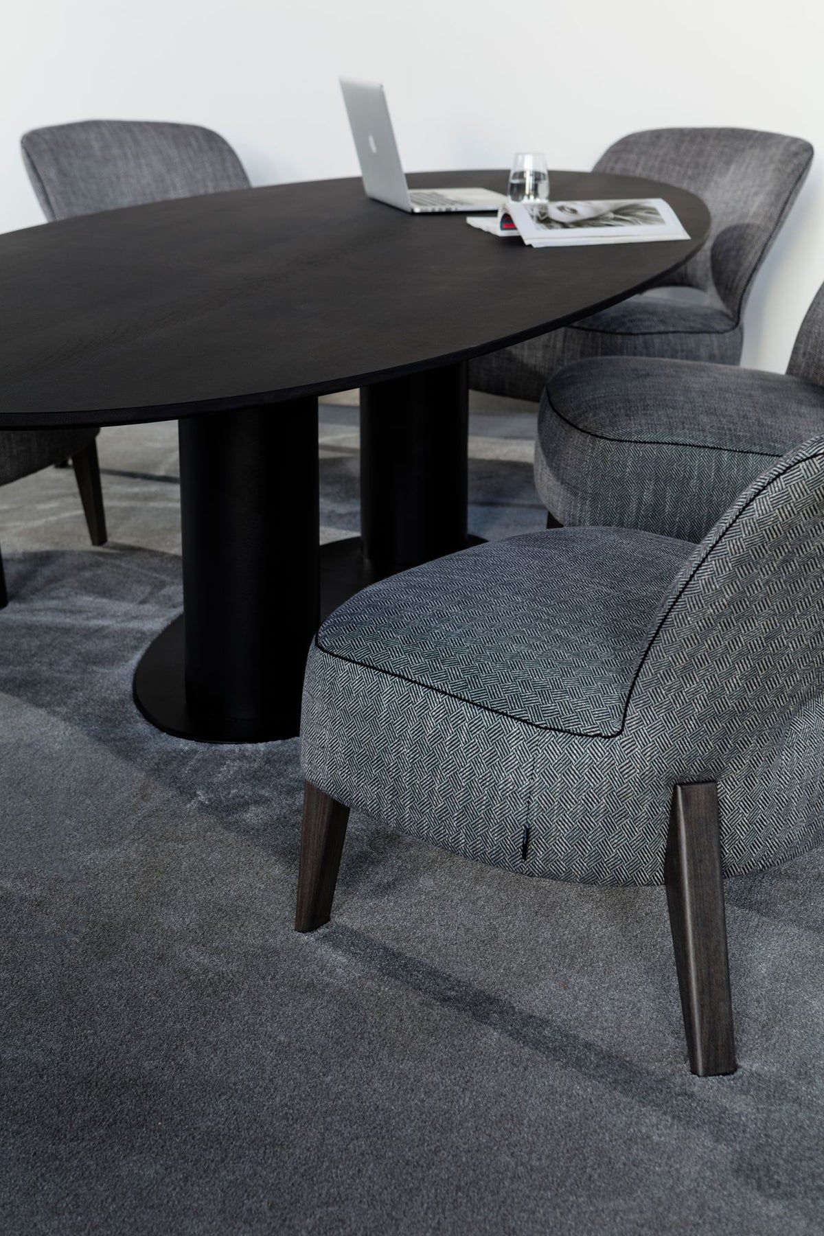 Low dining stoel Moon van Passe Partout — afbeelding 4 van 4